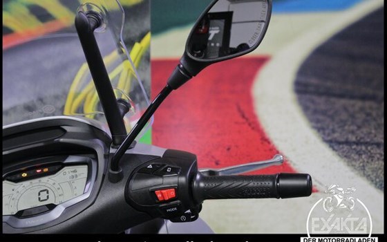 Gebrauchtmotorrad Piaggio Beverly 400 - Bild 18