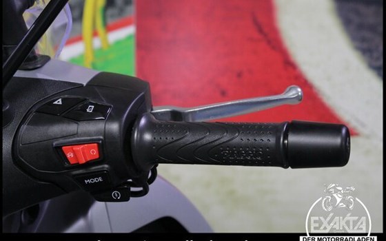 Gebrauchtmotorrad Piaggio Beverly 400 - Bild 19