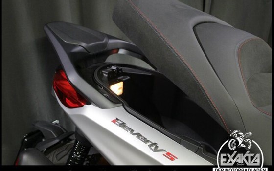 Gebrauchtmotorrad Piaggio Beverly 400 - Bild 30