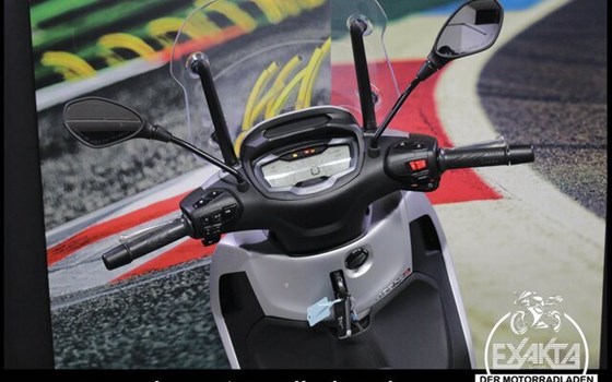 Gebrauchtmotorrad Piaggio Beverly 400 - Bild 9