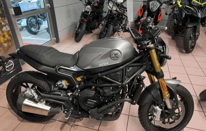 Benelli Leoncino 800