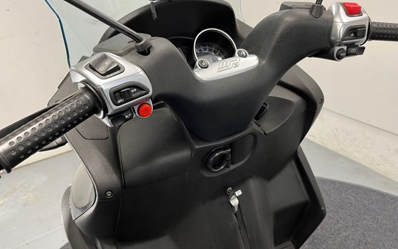 Gebrauchtmotorrad Piaggio MP3 LT 400 - Bild 6