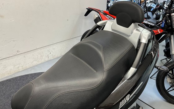 Gebrauchtmotorrad Piaggio MP3 LT 400 - Bild 8