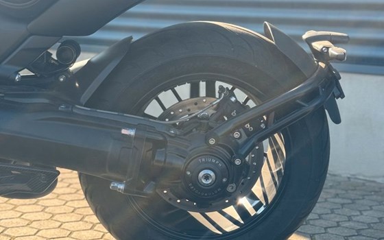 Gebrauchtmotorrad Triumph Rocket 3 R Black - Bild 7