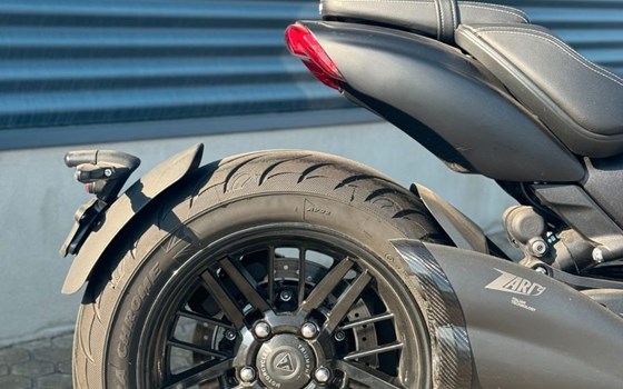 Gebrauchtmotorrad Triumph Rocket 3 R Black - Bild 8