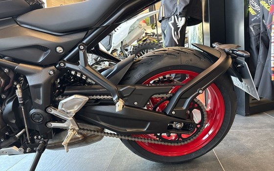 Gebrauchtmotorrad Triumph Trident 660 Triple Tribute - Bild 10