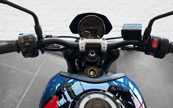 Gebrauchtmotorrad Triumph Trident 660 Triple Tribute - Bild 5