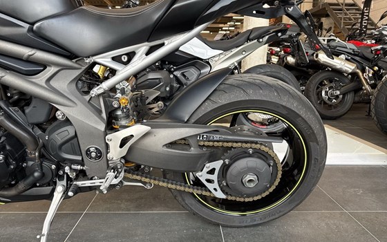 Gebrauchtmotorrad Triumph Speed Triple 1050 - Bild 10