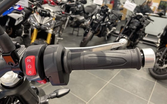 Gebrauchtmotorrad Triumph Speed Twin 900 - Bild 11