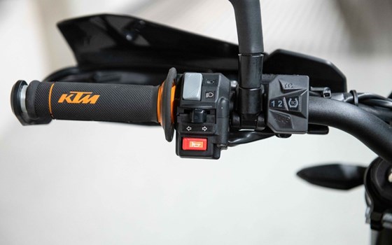 Gebrauchtmotorrad KTM 690 SMC R - Bild 8