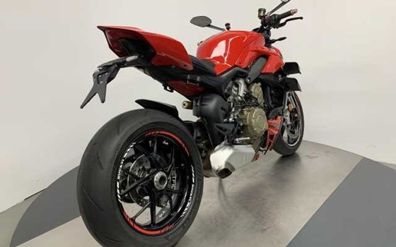 Gebrauchtmotorrad Ducati Streetfighter V4 - Bild 3