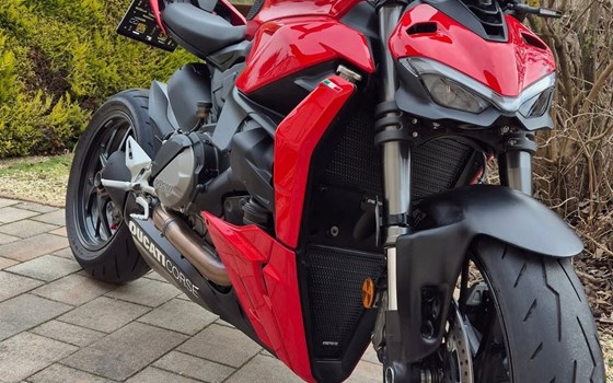 Gebrauchtmotorrad Ducati Streetfighter V2 - Bild 2