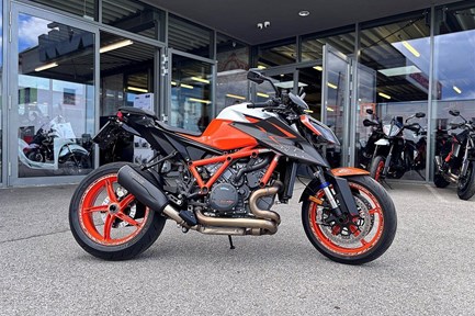 KTM 1290 Super Duke R EVO