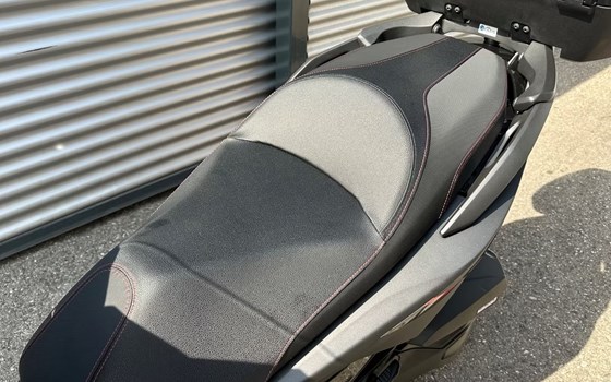 Gebrauchtmotorrad Honda Forza 350 Special Edition - Bild 4