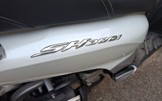 Gebrauchtmotorrad Honda SH300i - Bild 7