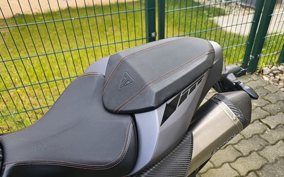 Gebrauchtmotorrad Triumph Speed Triple R - Bild 11