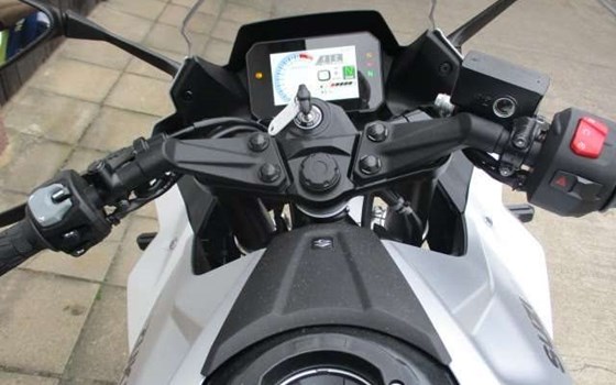 Gebrauchtmotorrad Suzuki GSX-8R - Bild 4