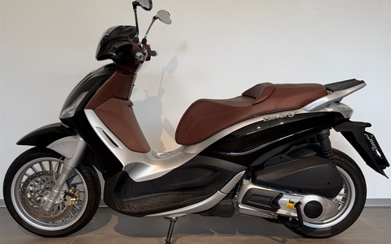 Gebrauchtmotorrad Piaggio Beverly 300 i.e. - Bild 2