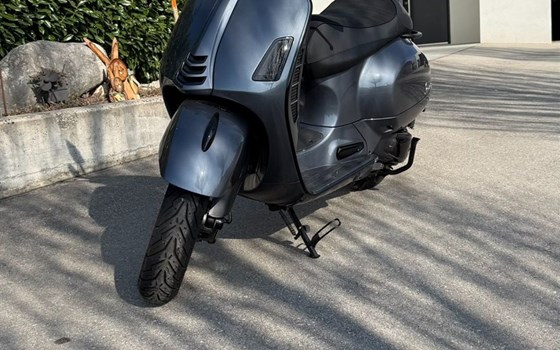 Gebrauchtmotorrad Vespa GTS 300 hpe - Bild 2