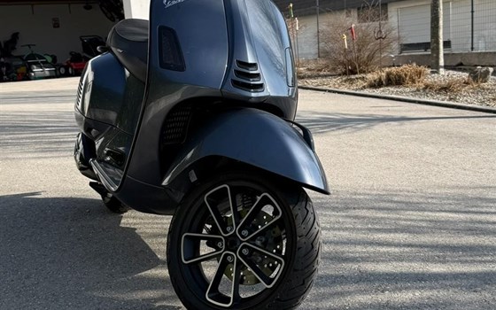 Gebrauchtmotorrad Vespa GTS 300 hpe - Bild 3