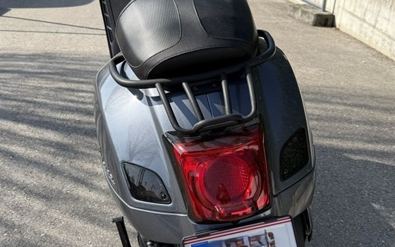 Gebrauchtmotorrad Vespa GTS 300 hpe - Bild 5