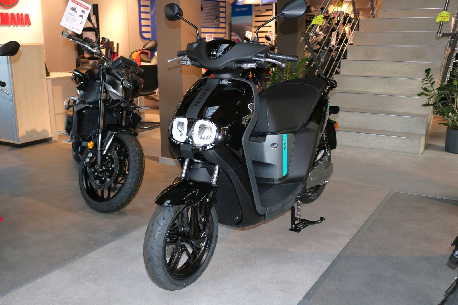Yamaha NEO's Dual Battery