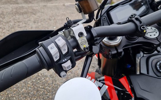 Gebrauchtmotorrad Ducati Hypermotard 698 Mono RVE - Bild 6