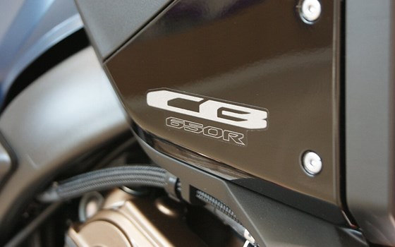Neufahrzeug Honda CB650R E-Clutch - Bild 11