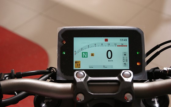 Neufahrzeug Honda CB650R E-Clutch - Bild 4