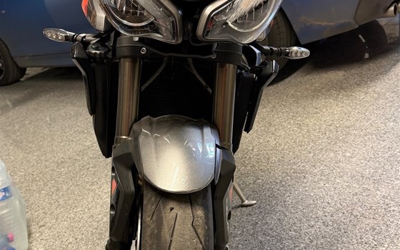 Gebrauchtmotorrad Triumph Speed Triple RS - Bild 3