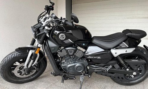 Benelli Leoncino Bobber 400