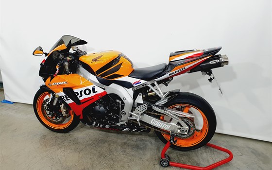 Gebrauchtmotorrad Honda CBR1000RR Fireblade - Bild 8