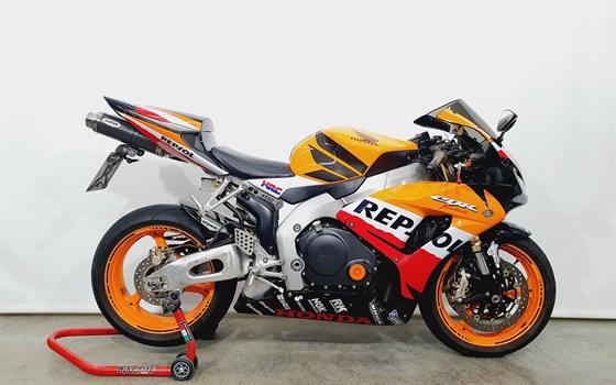 Gebrauchtmotorrad Honda CBR1000RR Fireblade - Bild 1