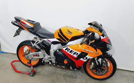 Gebrauchtmotorrad Honda CBR1000RR Fireblade - Bild 2