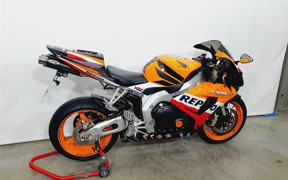 Gebrauchtmotorrad Honda CBR1000RR Fireblade - Bild 3