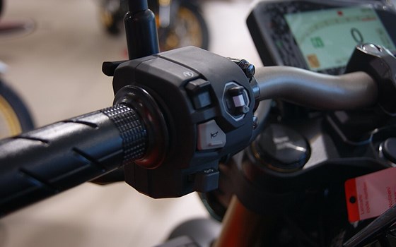 Neufahrzeug Honda CB650R E-Clutch - Bild 10