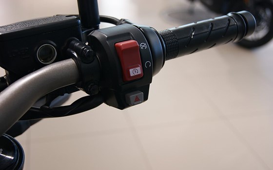 Neufahrzeug Honda CB650R E-Clutch - Bild 11