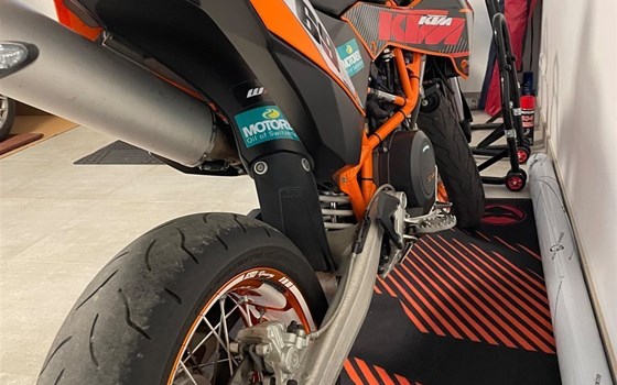 Gebrauchtmotorrad KTM 690 SMC R - Bild 3