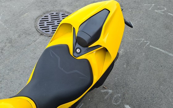 Neufahrzeug Ducati Streetfighter V2 S - Bild 10