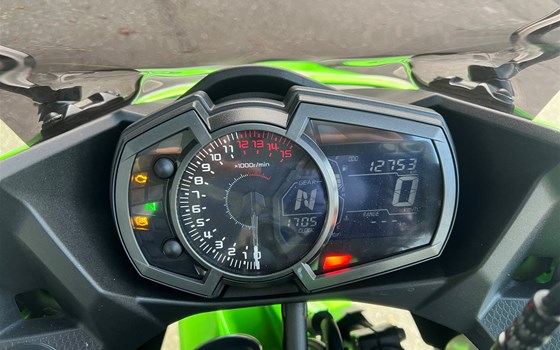 Gebrauchtmotorrad Kawasaki Ninja 400 - Bild 8