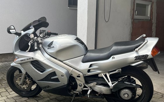 Gebrauchtmotorrad Honda VFR 750 - Bild 1