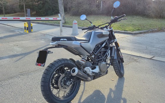 Gebrauchtmotorrad Husqvarna Svartpilen 401 - Bild 4