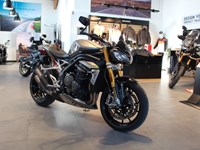 Gebrauchtmotorrad Triumph Speed Triple 1200 RS mit Zubehör*