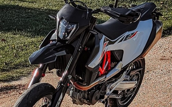 Gebrauchtmotorrad KTM 690 SMC R - Bild 3