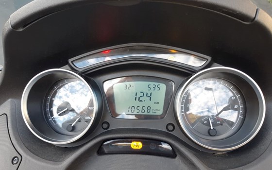 Gebrauchtmotorrad Piaggio MP3 400 - Bild 4