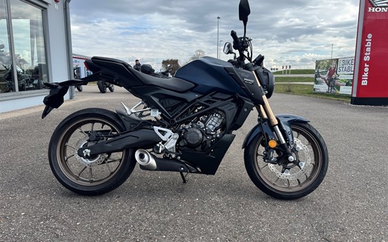 Gebrauchtmotorrad Honda CB125R - Bild 2