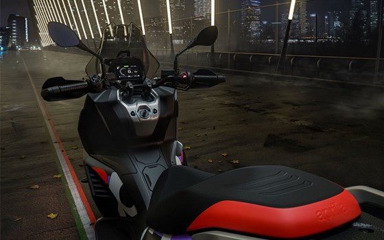 Neufahrzeug Aprilia SR GT 400 - Bild 6