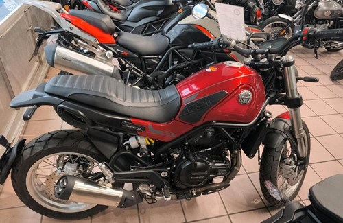 Neumotorrad Benelli Leoncino 500 Trail