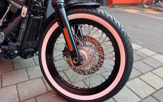 Gebrauchtmotorrad Harley-Davidson Softail Street Bob FXBB - Bild 7