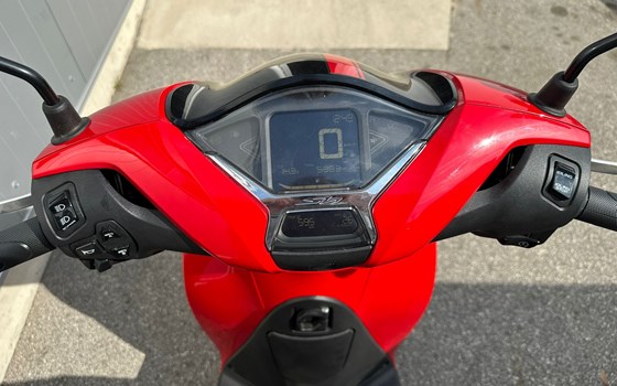 Gebrauchtmotorrad Honda SH125i - Bild 4